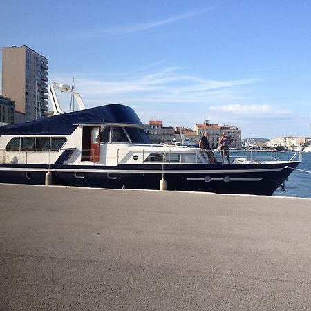 Yacht bateau moteur Benetti 19m Hotel Sète Buitenkant foto