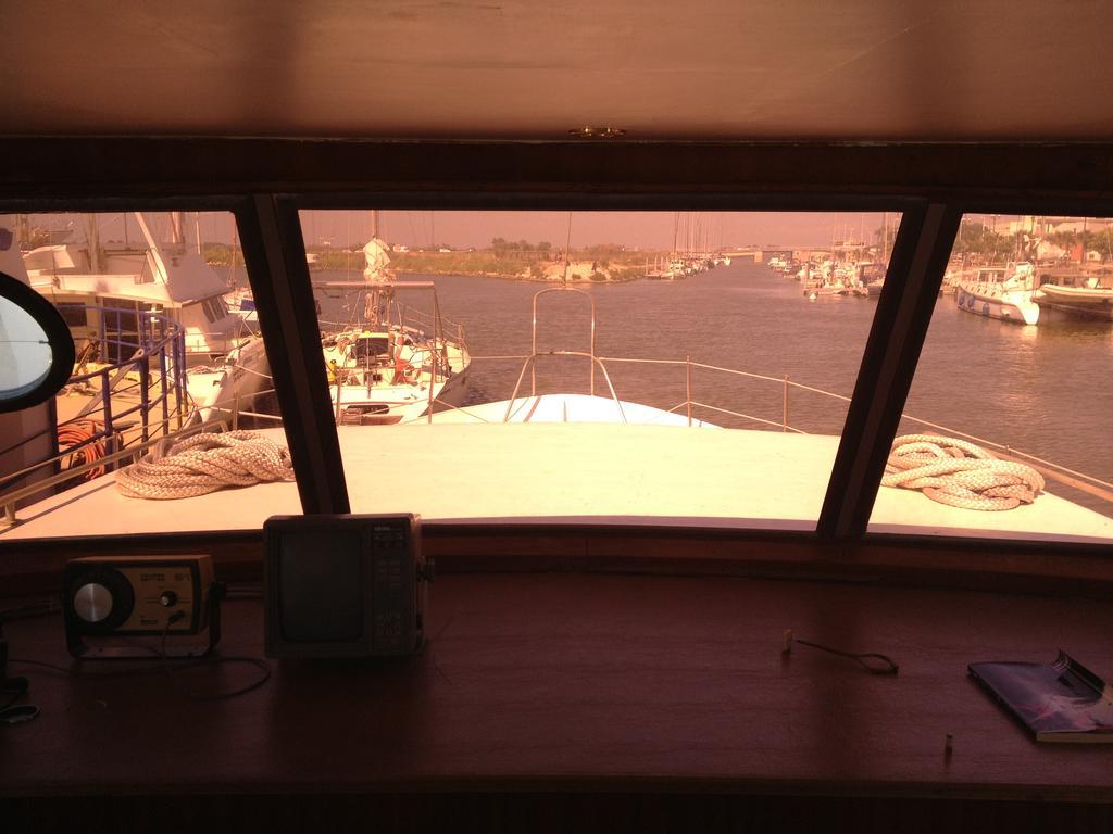 Yacht bateau moteur Benetti 19m Hotel Sète Buitenkant foto
