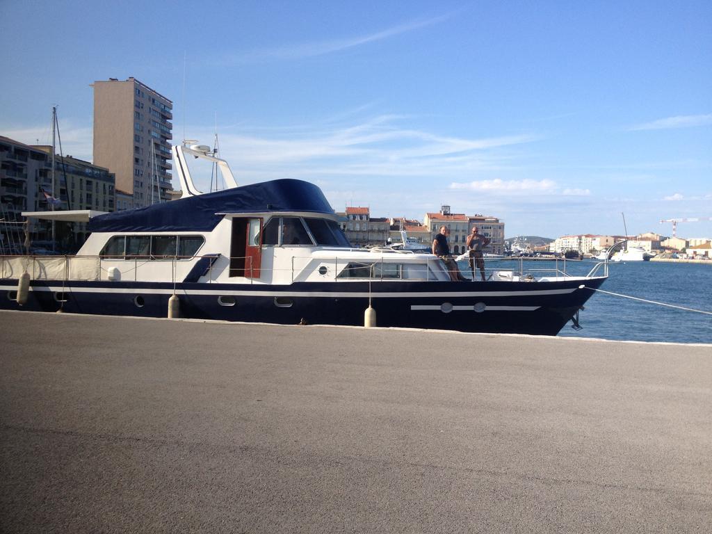Yacht bateau moteur Benetti 19m Hotel Sète Buitenkant foto