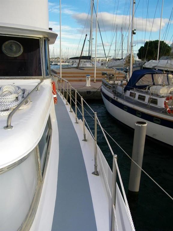 Yacht bateau moteur Benetti 19m Hotel Sète Buitenkant foto
